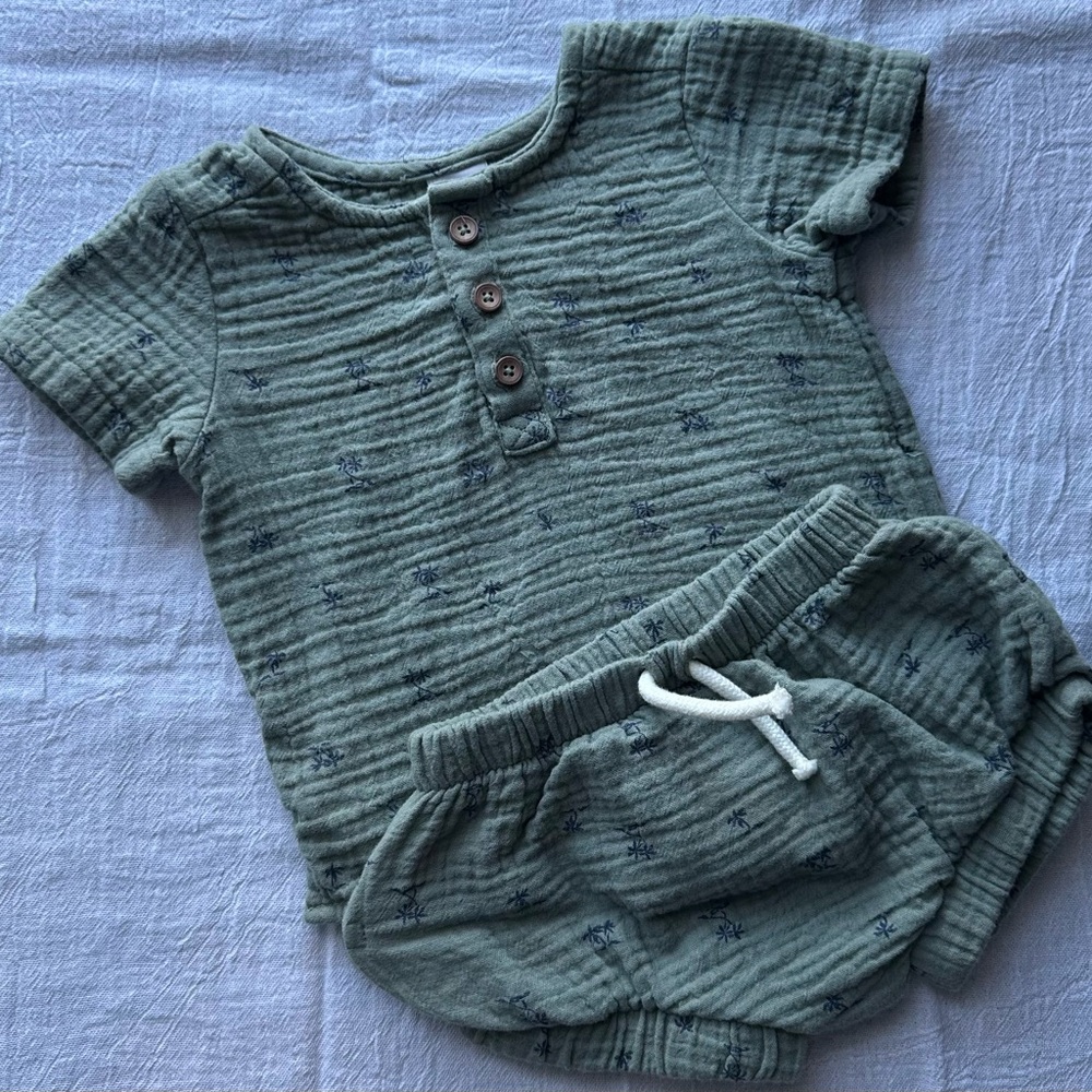 Carter’s Baby Muslin Outfit Set 3M Green Top Bloomers NEW Never Worn